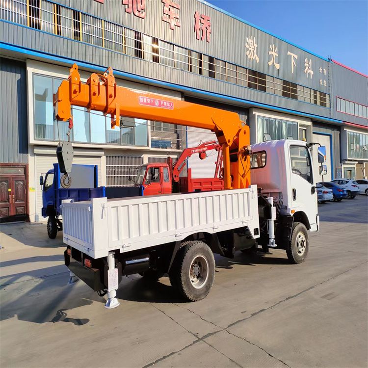 建始县三轮随车吊定制 农用改装机自备吊中瑞长期出售